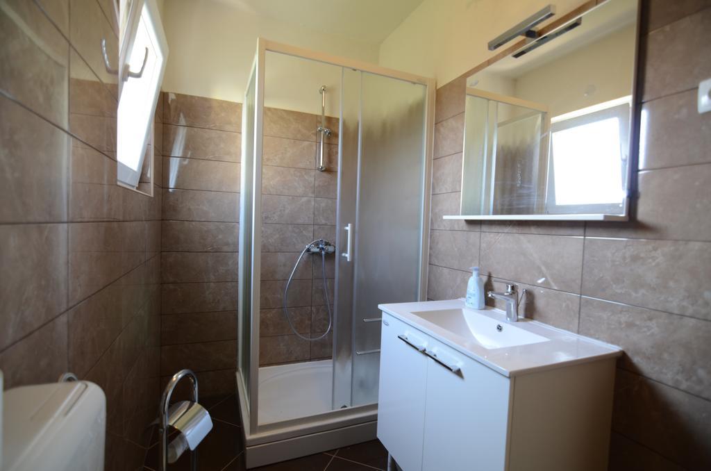 Apartment Emi Sukošan Esterno foto