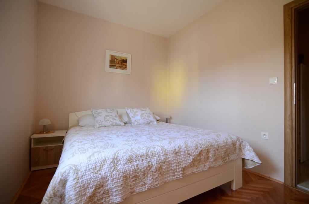 Apartment Emi Sukošan Esterno foto