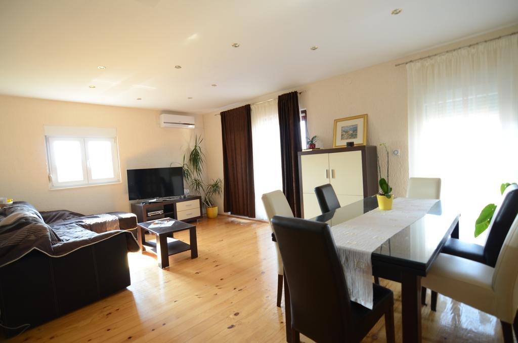 Apartment Emi Sukošan Esterno foto